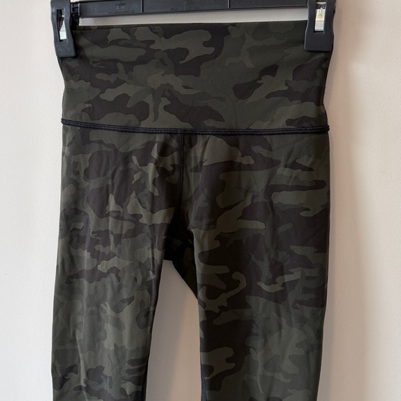 Lululemon Camo SET - Wunder Under 28” and Energy Bra in Green Incognito Camo - 4 - Picture 6 of 7